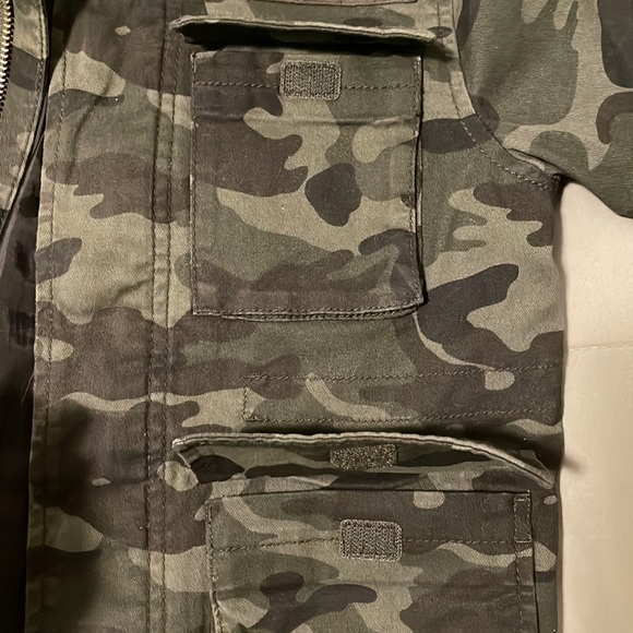 Old Navy Camouflage boys jacket Size youth 6-7 *Great Condition* - Picture 8 of 8